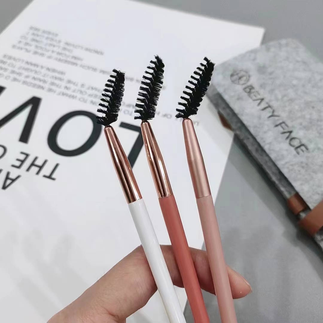 Mascara brush