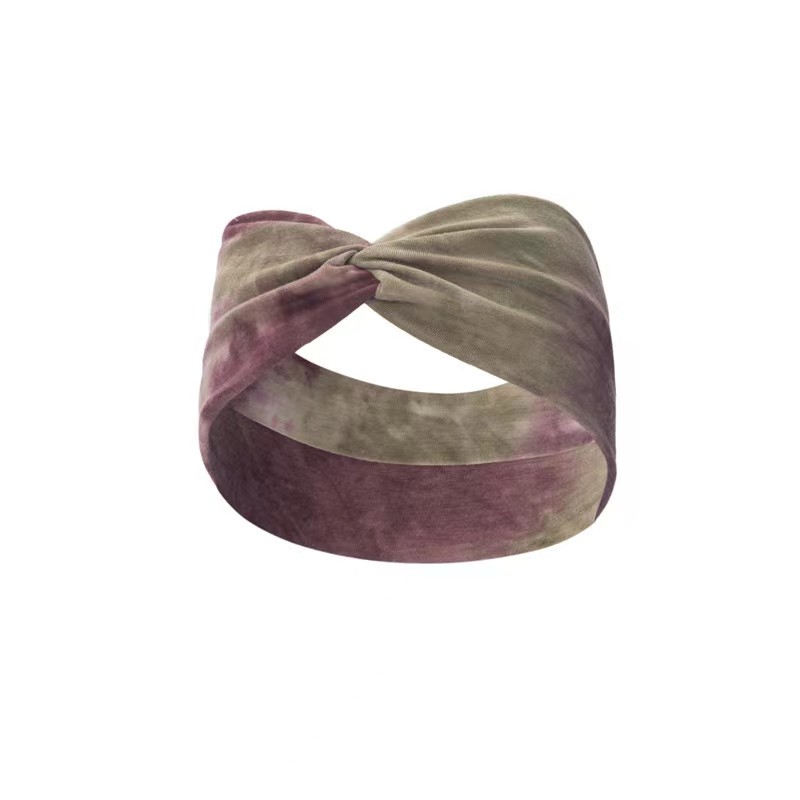 Stylish wide-brimmed stretch headscarf